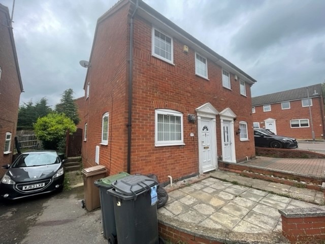 2 bed semi-detached house for sale in Felton Close, Luton, LU2 