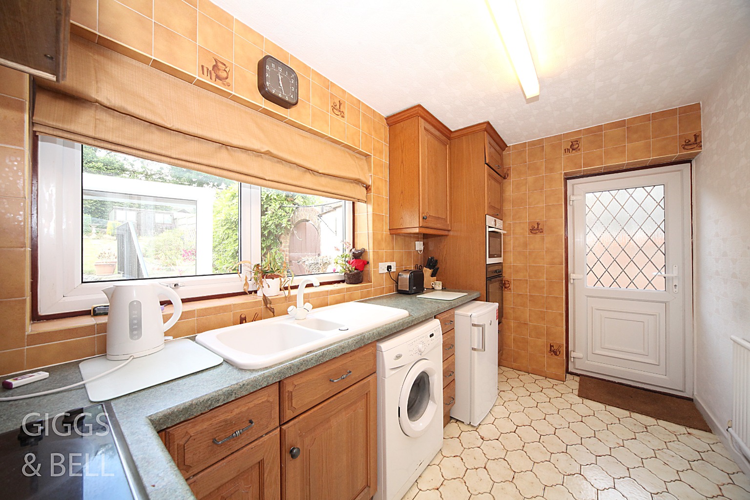 2 bed bungalow for sale in Deep Denes, Luton 7