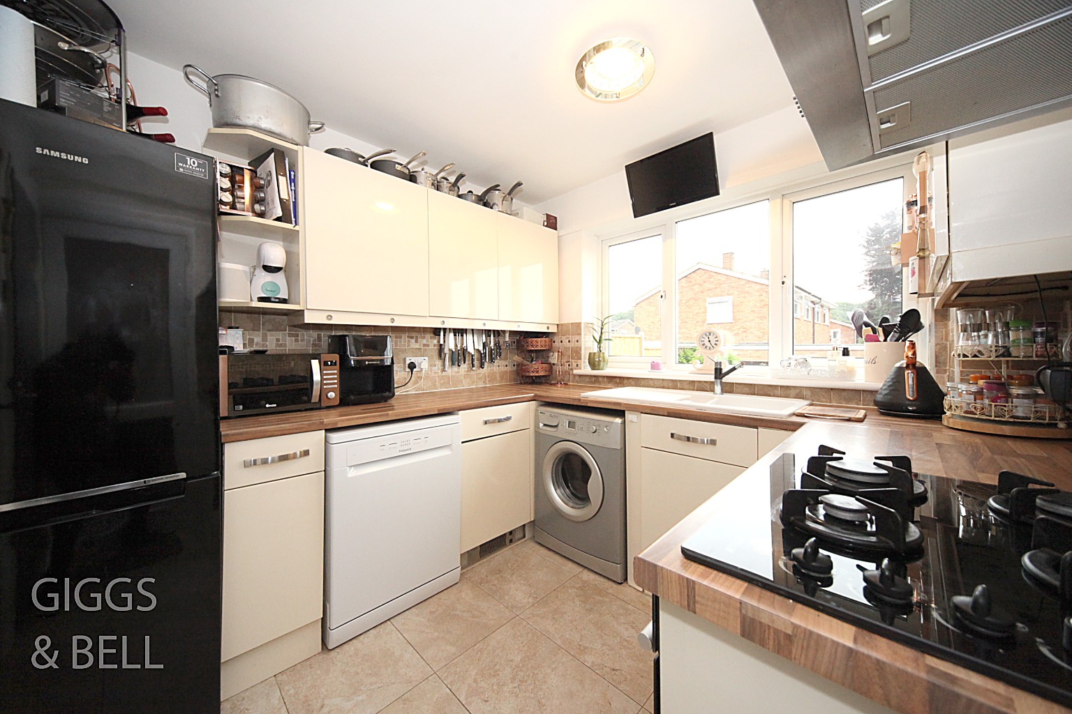 3 bed semi-detached house for sale in Brompton Close 8