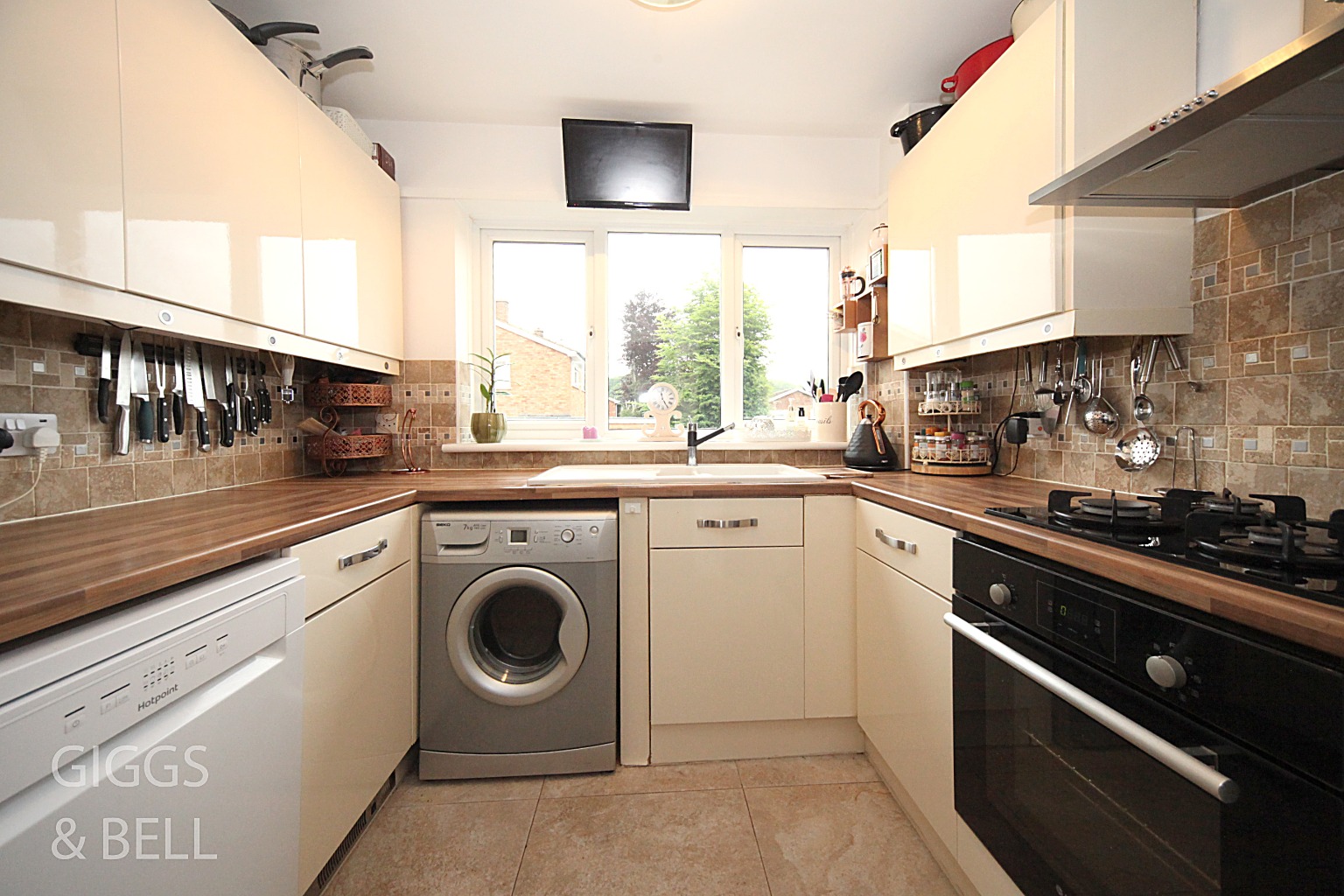 3 bed semi-detached house for sale in Brompton Close 7