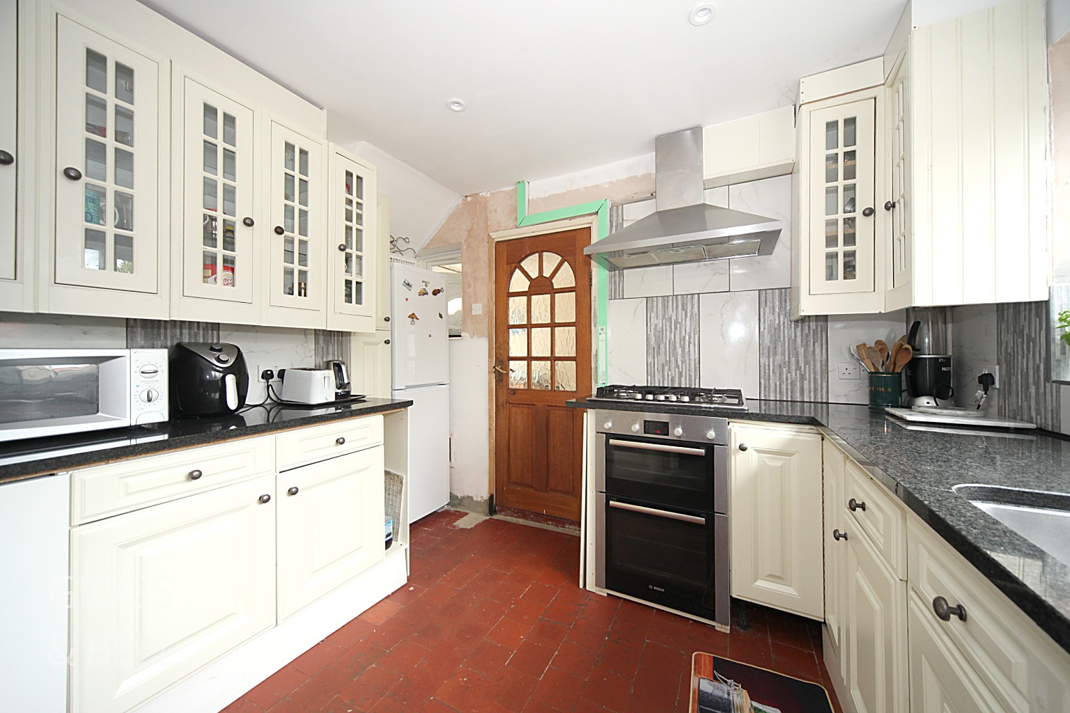 3 bed semi-detached house for sale in Hanswick Close, Luton 6