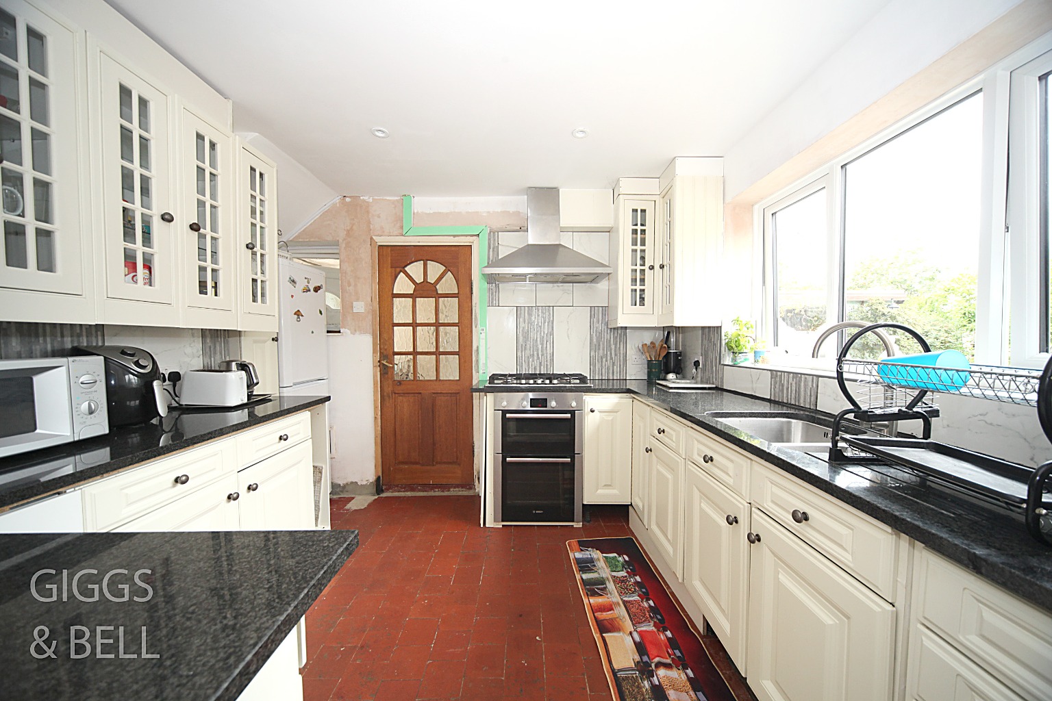 3 bed semi-detached house for sale in Hanswick Close, Luton  - Property Image 9