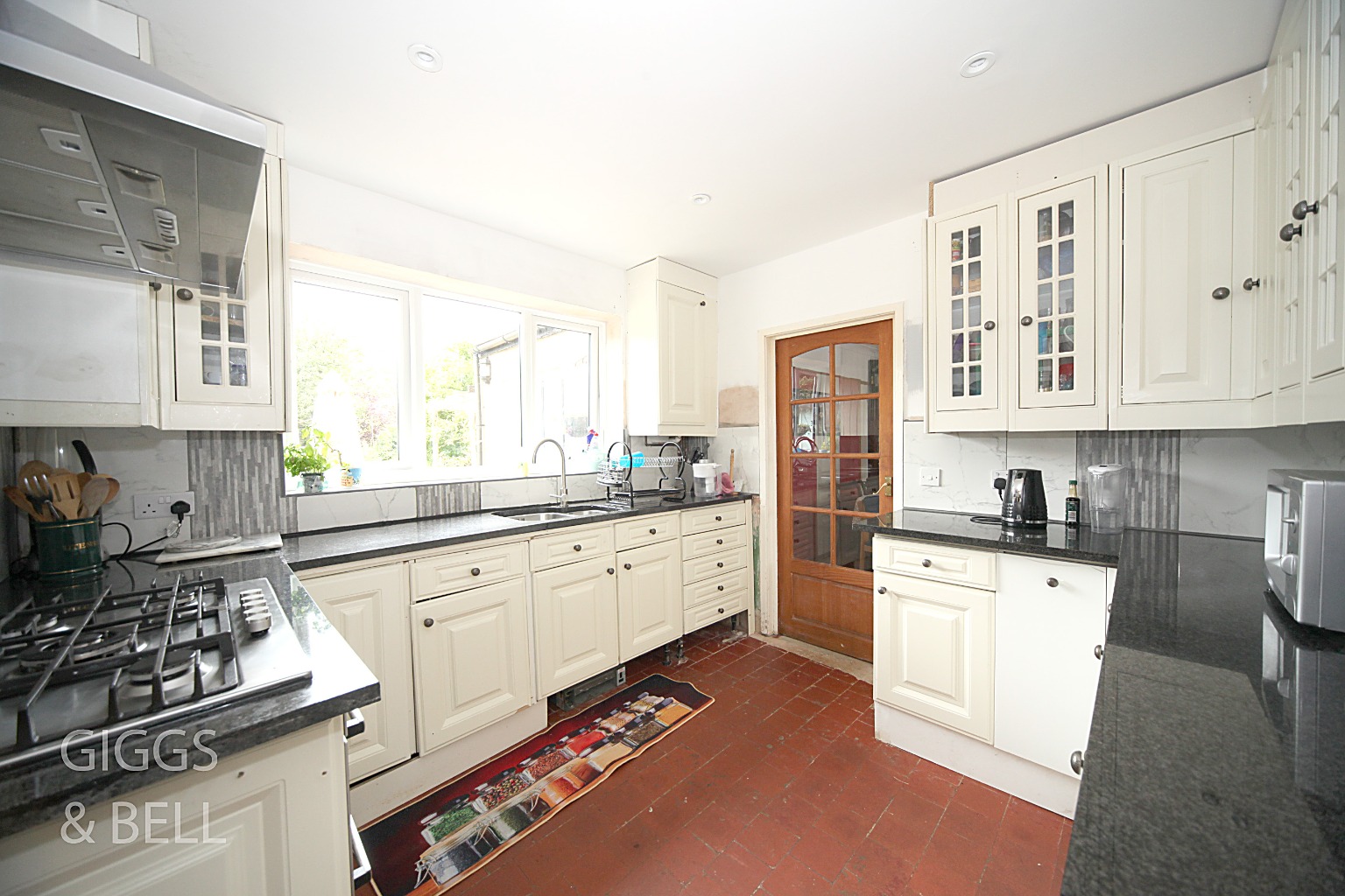 3 bed semi-detached house for sale in Hanswick Close, Luton  - Property Image 8