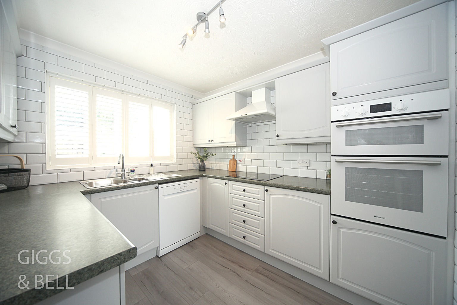 3 bed town house for sale in Butterworth Path, Luton 5