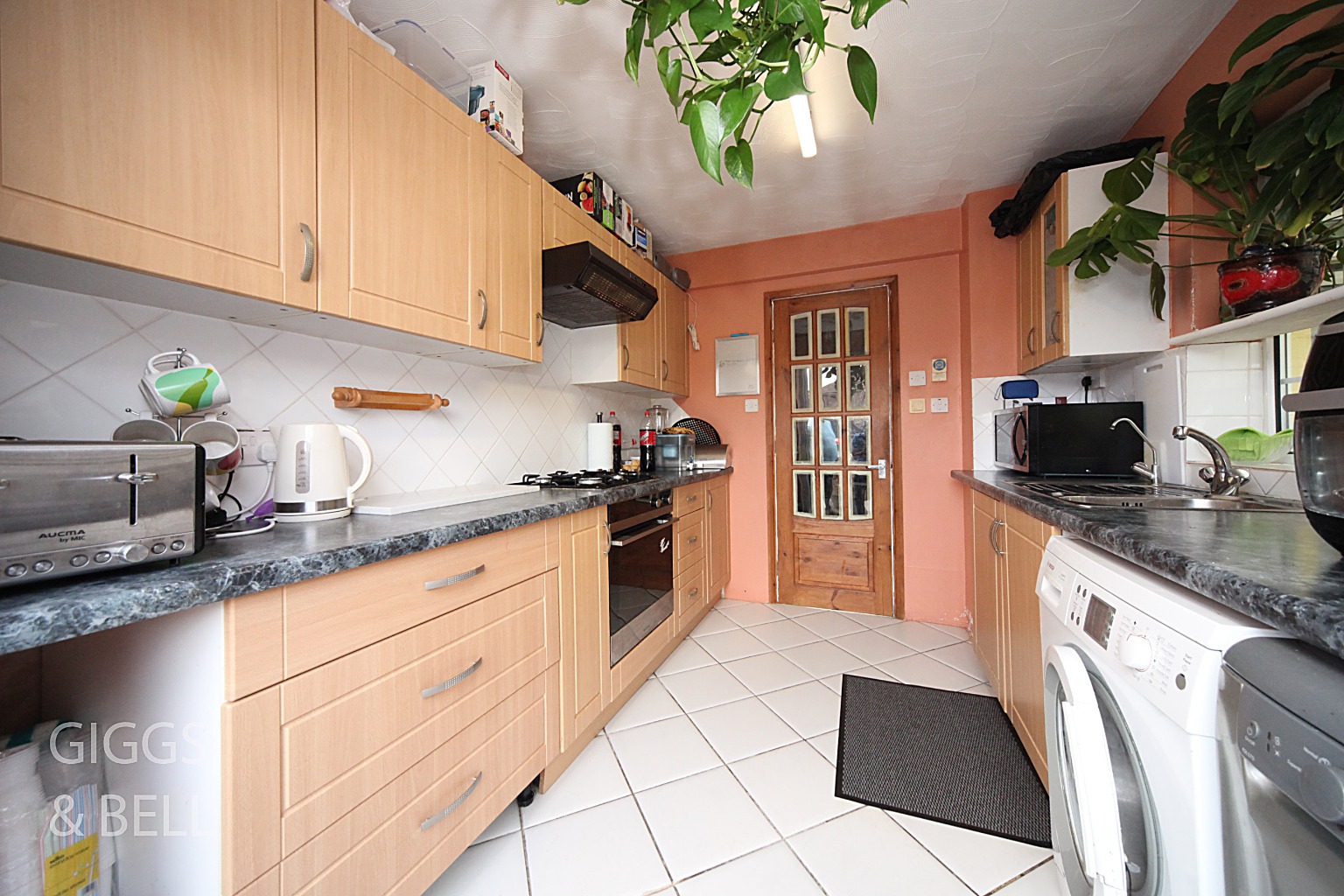 3 bed semi-detached bungalow for sale in Ripley Road, Luton  - Property Image 6