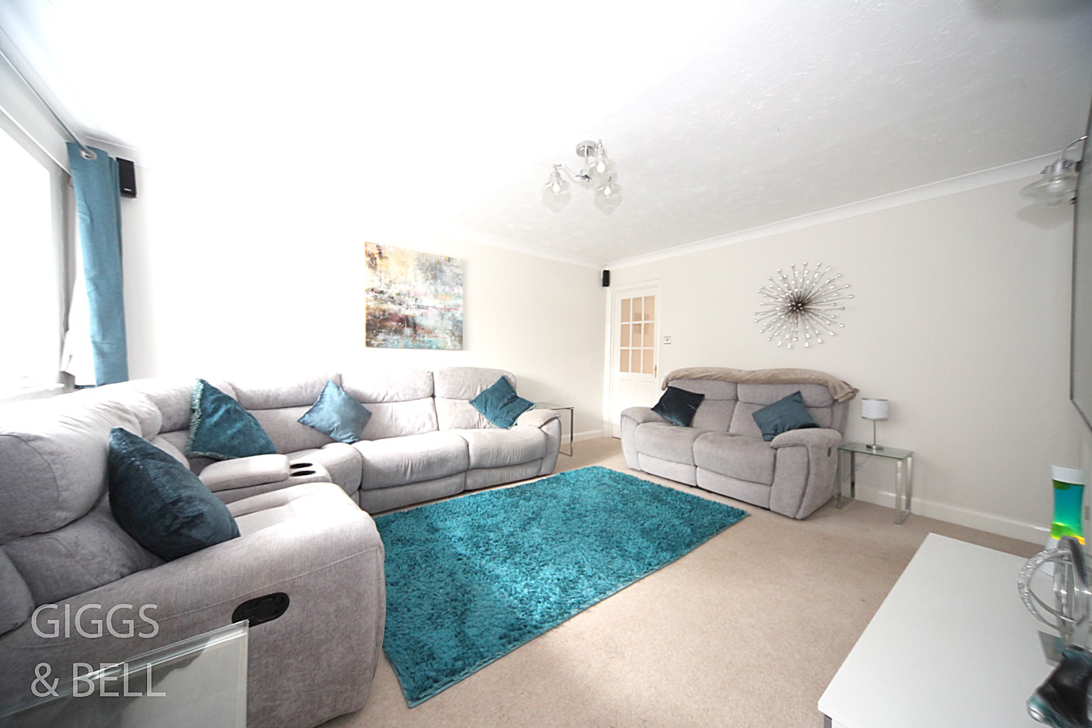 4 bed detached house for sale in Reedsdale, Luton  - Property Image 3