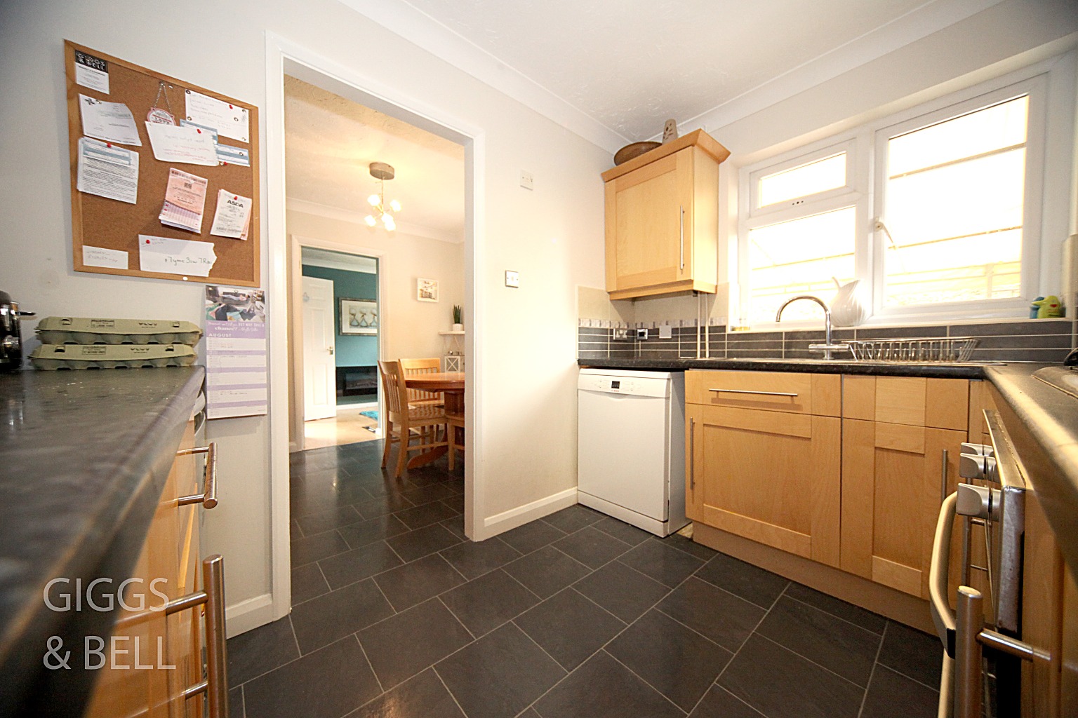 4 bed detached house for sale in Reedsdale, Luton 7