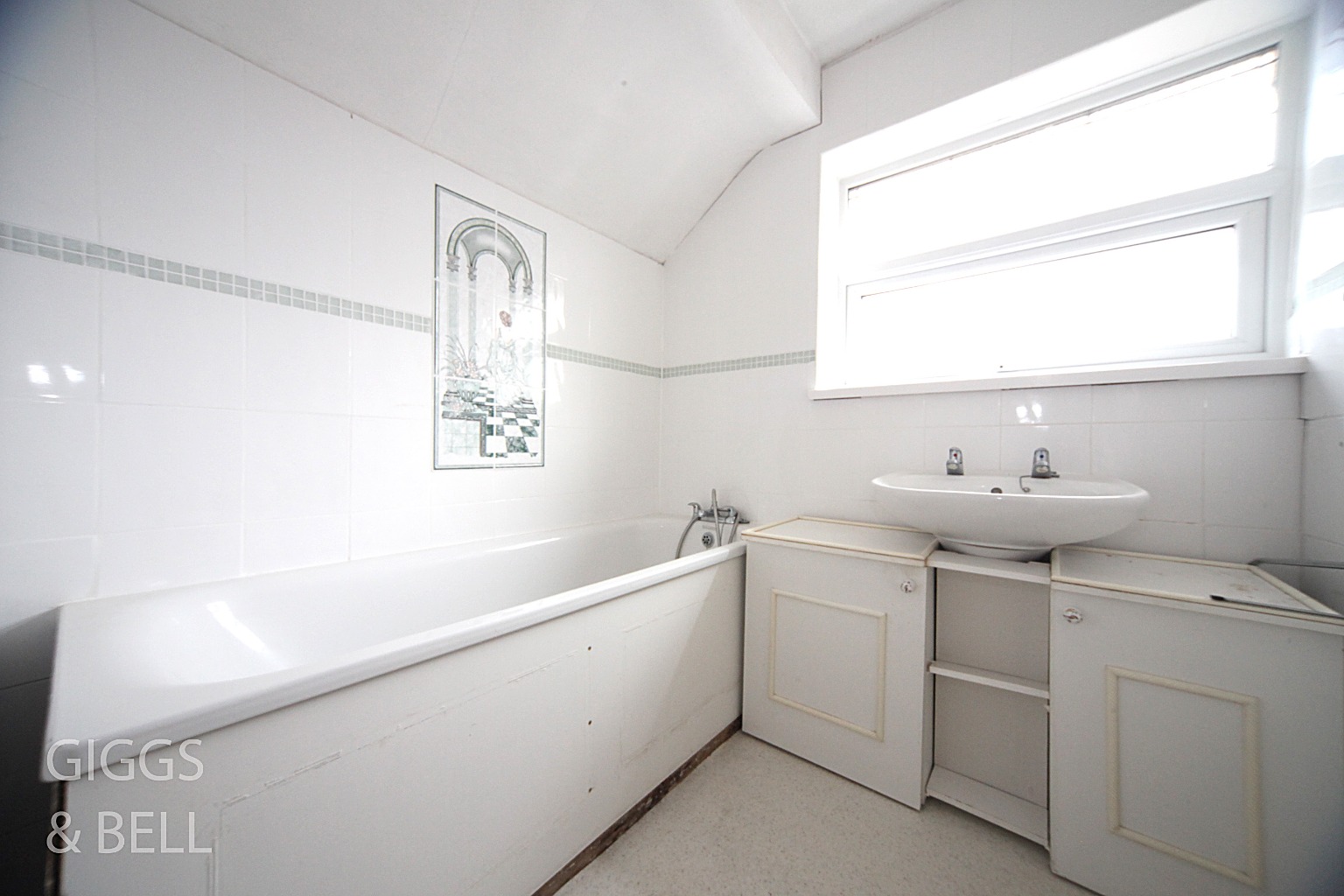 4 bed semi-detached house for sale in Curlew Road, Luton  - Property Image 19