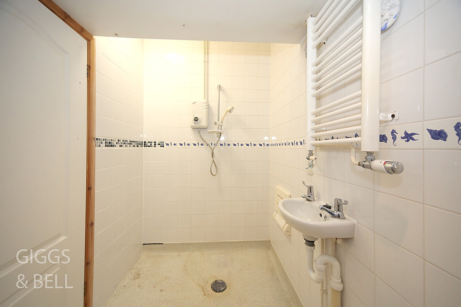 4 bed semi-detached house for sale in Curlew Road, Luton 19