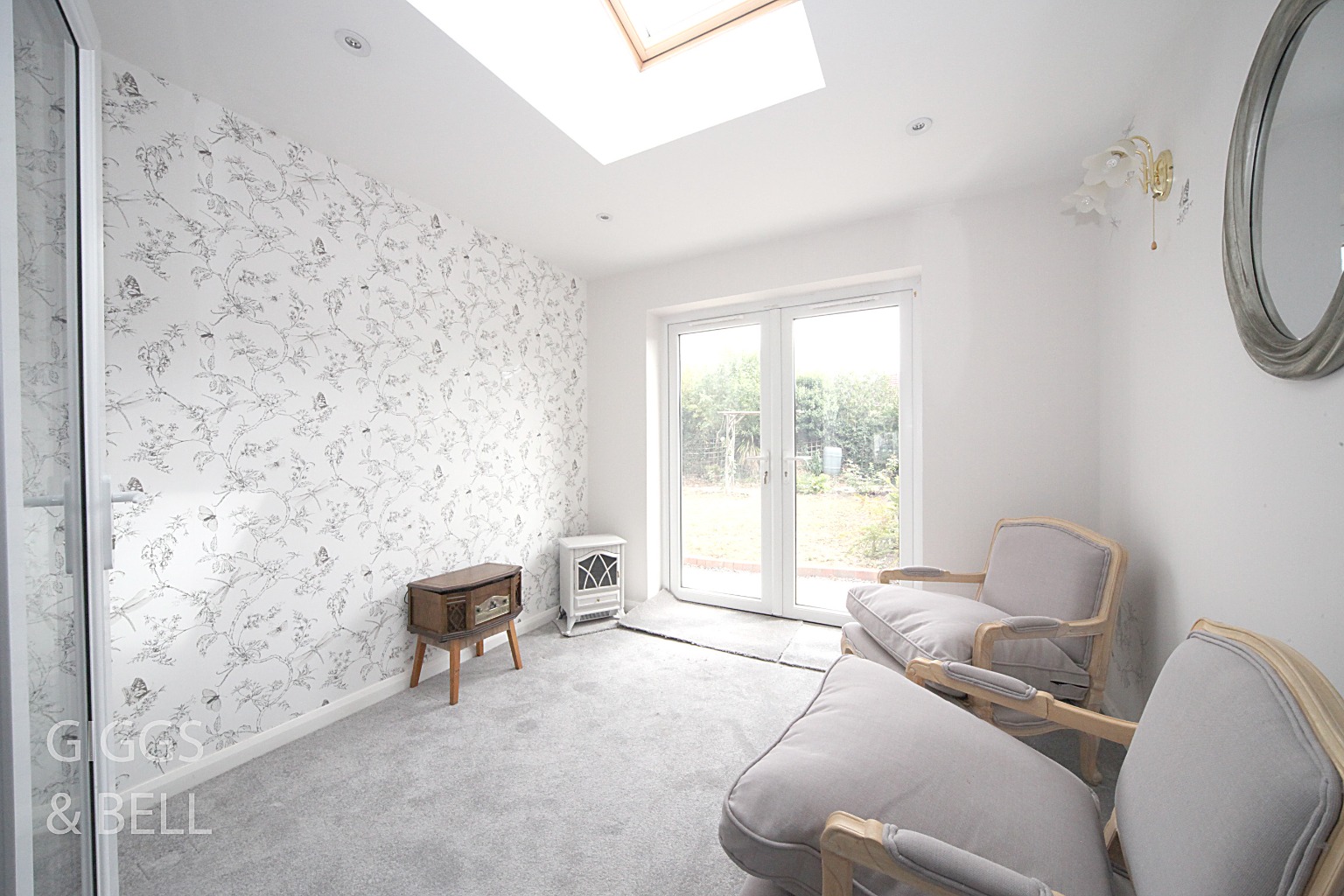 4 bed semi-detached house for sale in Curlew Road, Luton 9