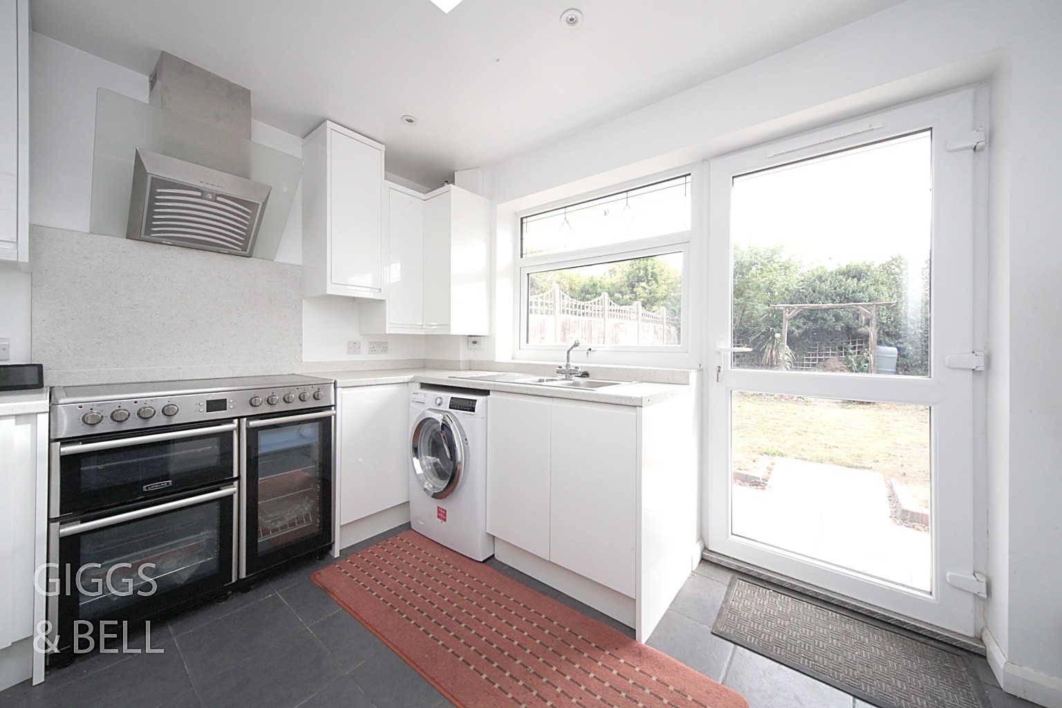 4 bed semi-detached house for sale in Curlew Road, Luton  - Property Image 7