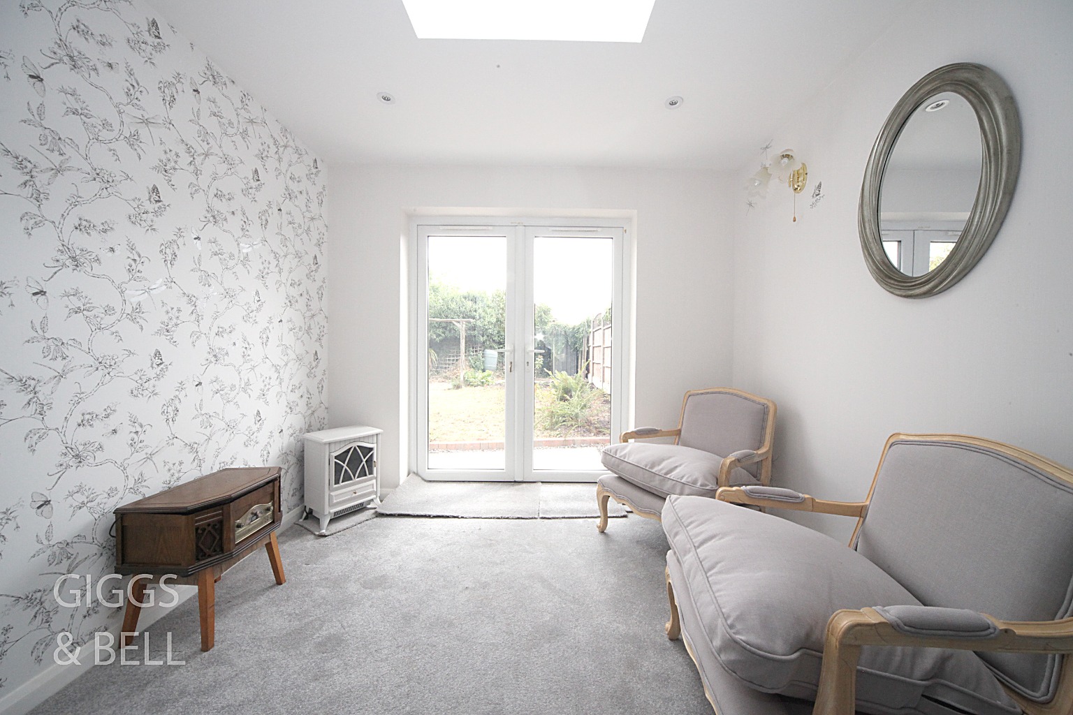 4 bed semi-detached house for sale in Curlew Road, Luton 8