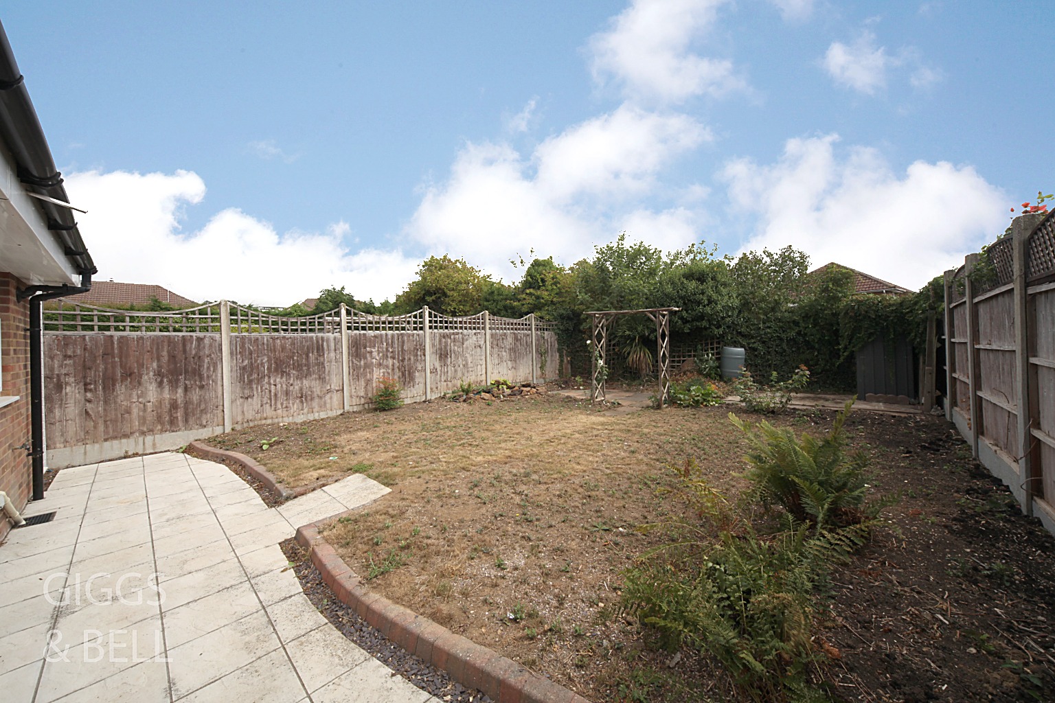 4 bed semi-detached house for sale in Curlew Road, Luton 22