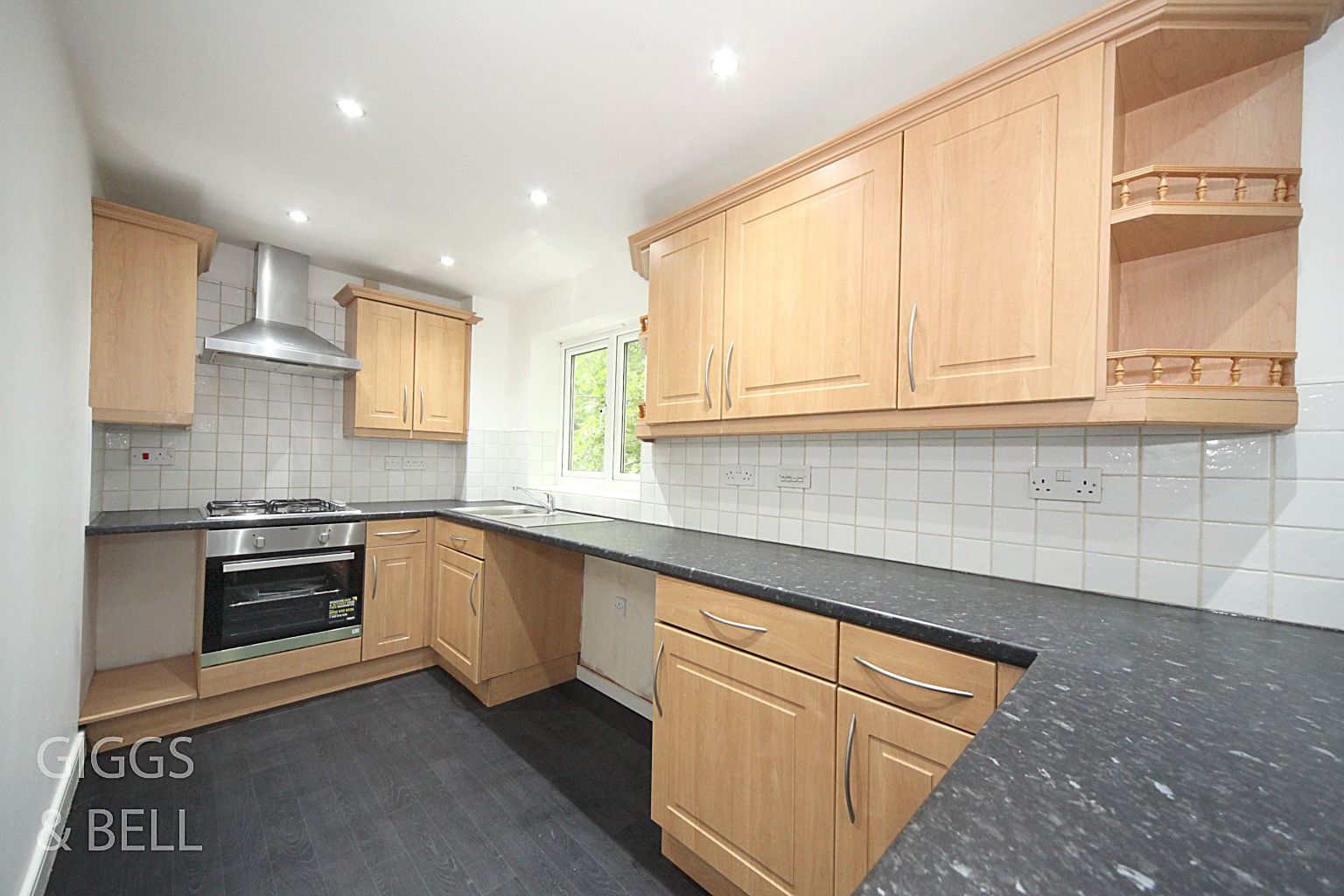 2 bed flat for sale in Primrose Close, Luton  - Property Image 5