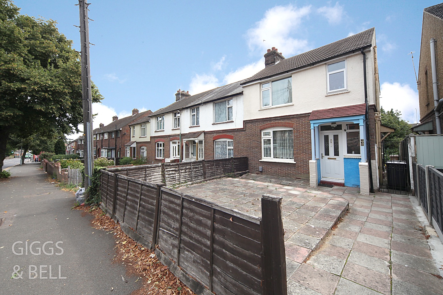 3 bed end of terrace house for sale in Crawley Green Road, Luton  - Property Image 2