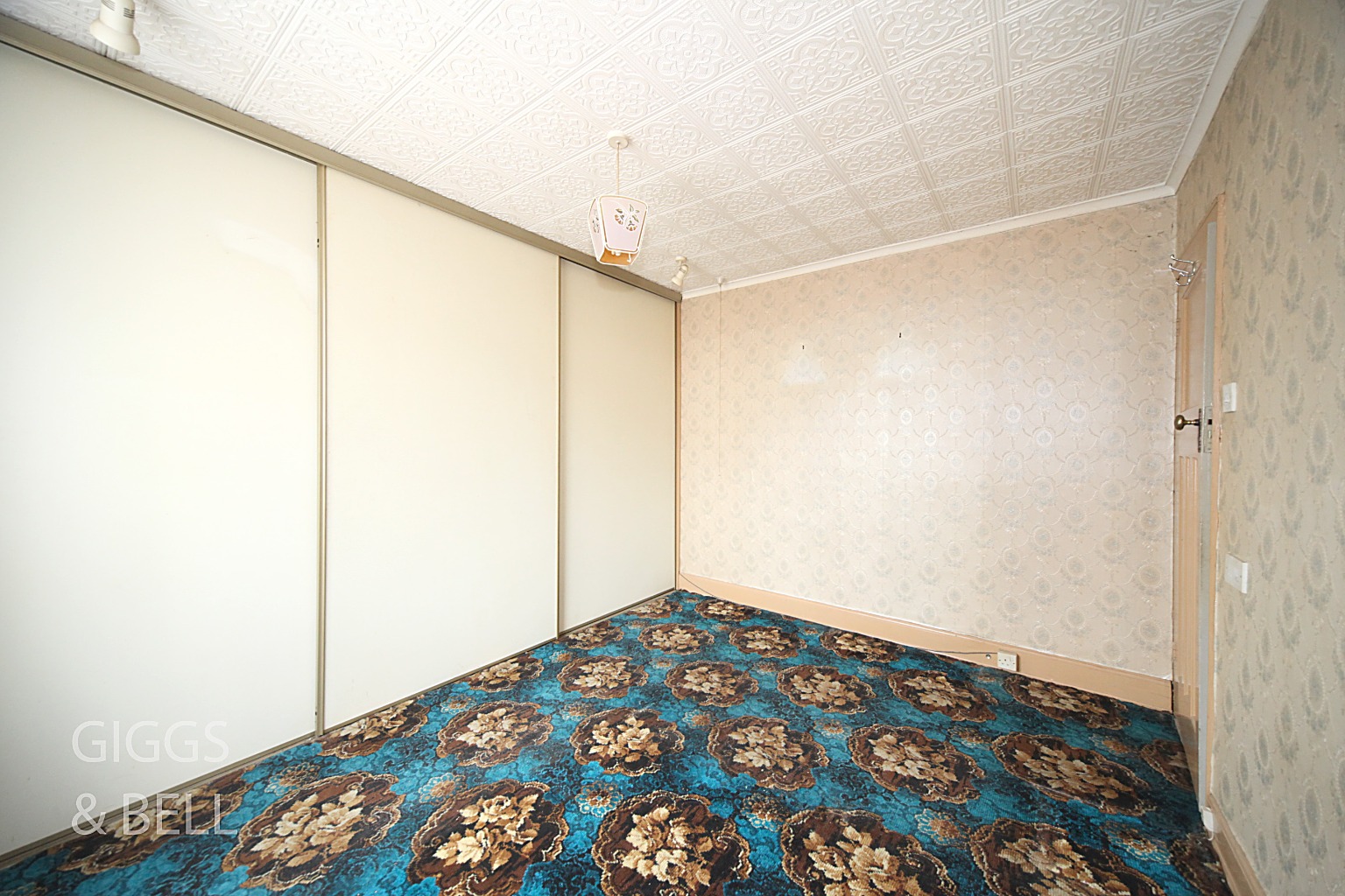 3 bed end of terrace house for sale in Crawley Green Road, Luton  - Property Image 9