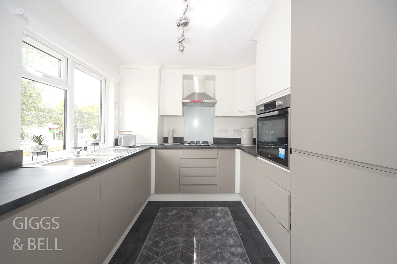 2 bed park home for sale in Bower Heath Lane, Harpenden  - Property Image 7