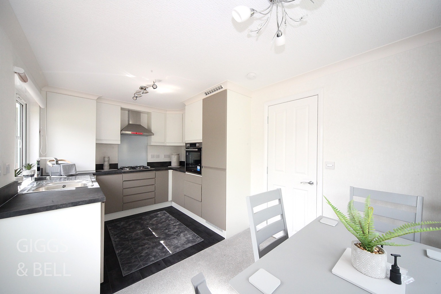 2 bed park home for sale in Bower Heath Lane, Harpenden  - Property Image 11