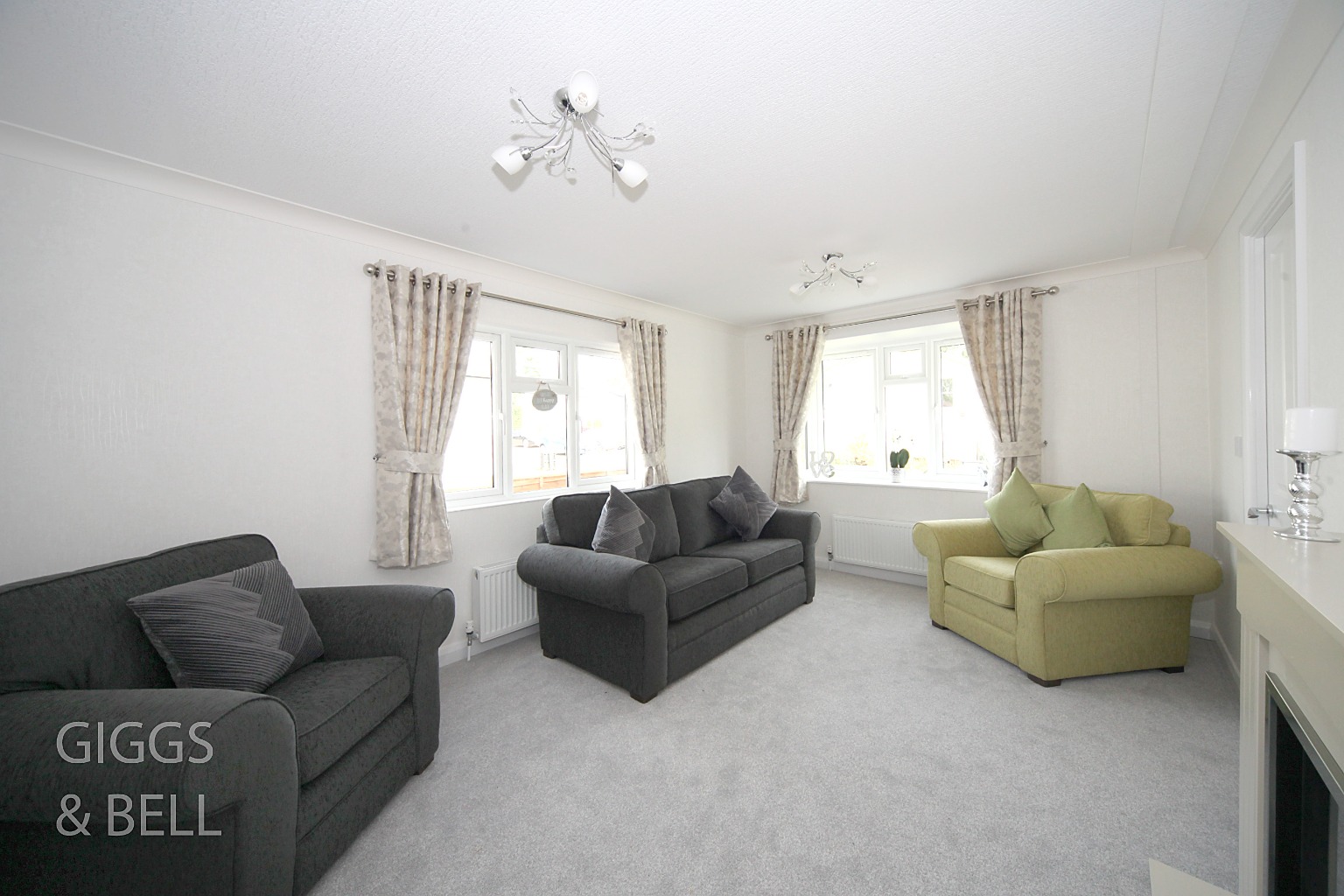 2 bed park home for sale in Bower Heath Lane, Harpenden  - Property Image 3