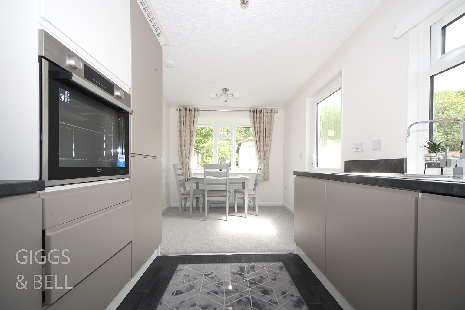 2 bed park home for sale in Bower Heath Lane, Harpenden  - Property Image 9