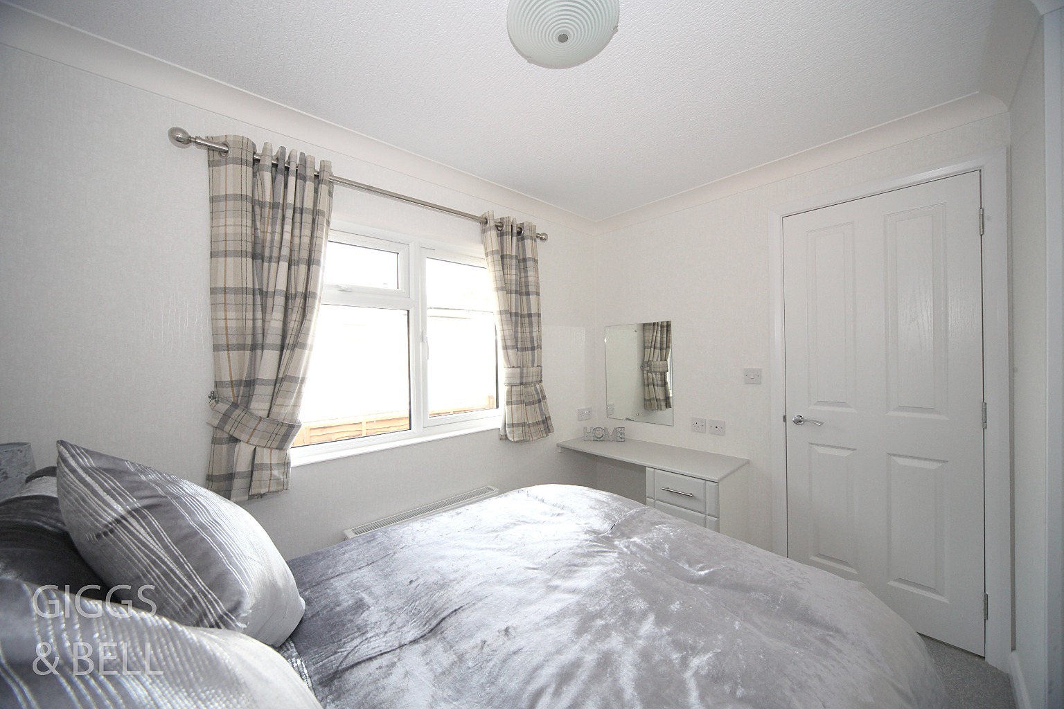 2 bed park home for sale in Bower Heath Lane, Harpenden  - Property Image 16