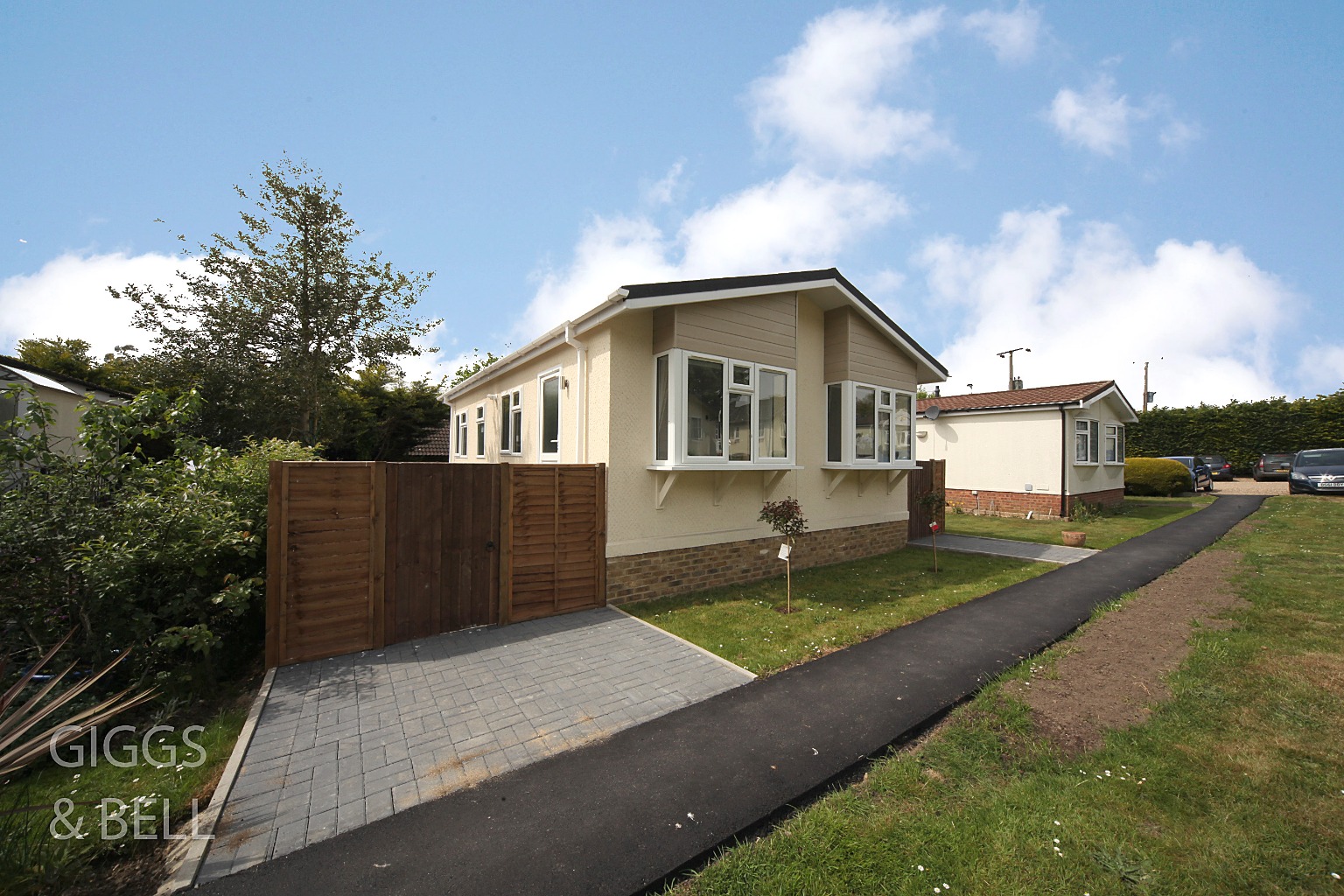 2 bed park home for sale in Bower Heath Lane, Harpenden  - Property Image 1