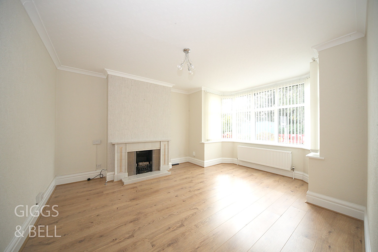 3 bed semi-detached house for sale in West Hill Road, Luton  - Property Image 3