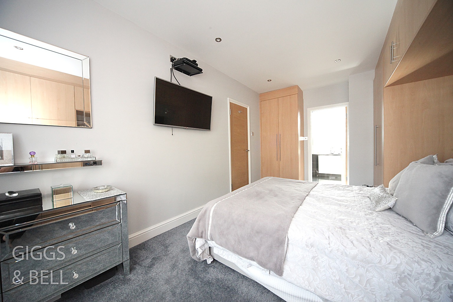 4 bed detached house for sale in Alton Road, Luton 13