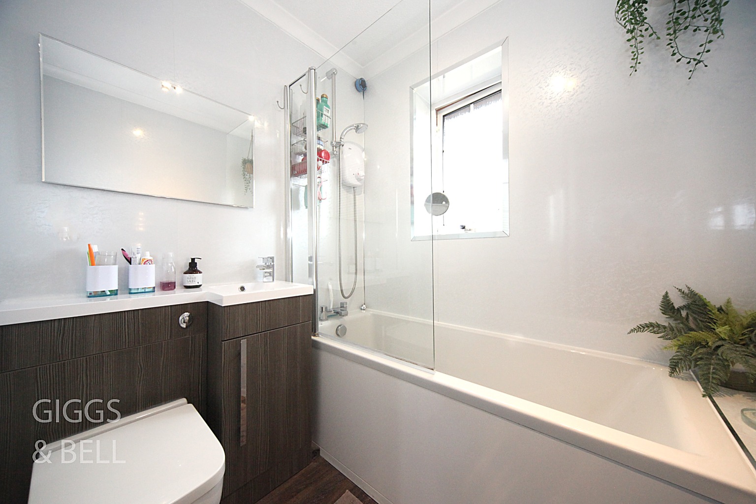 4 bed semi-detached house for sale in Field Fare Green, Luton  - Property Image 17