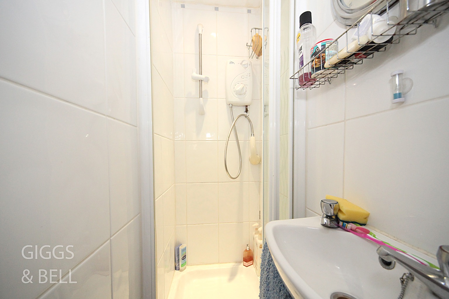 4 bed semi-detached house for sale in Field Fare Green, Luton  - Property Image 14