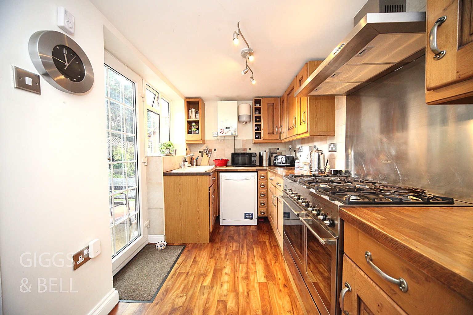 4 bed semi-detached house for sale in Field Fare Green, Luton  - Property Image 8