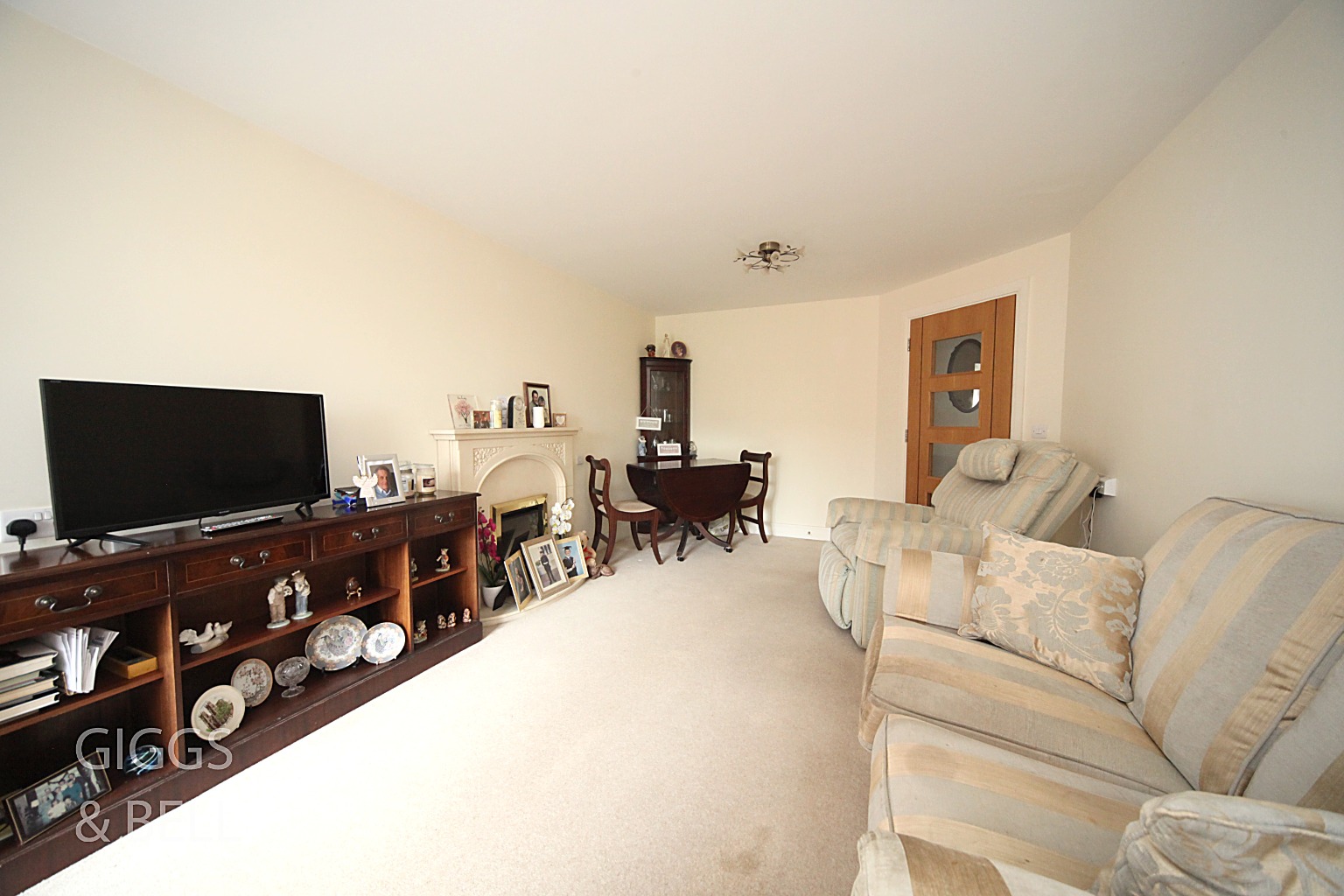 2 bed flat for sale in Cannon Lane, Luton 3