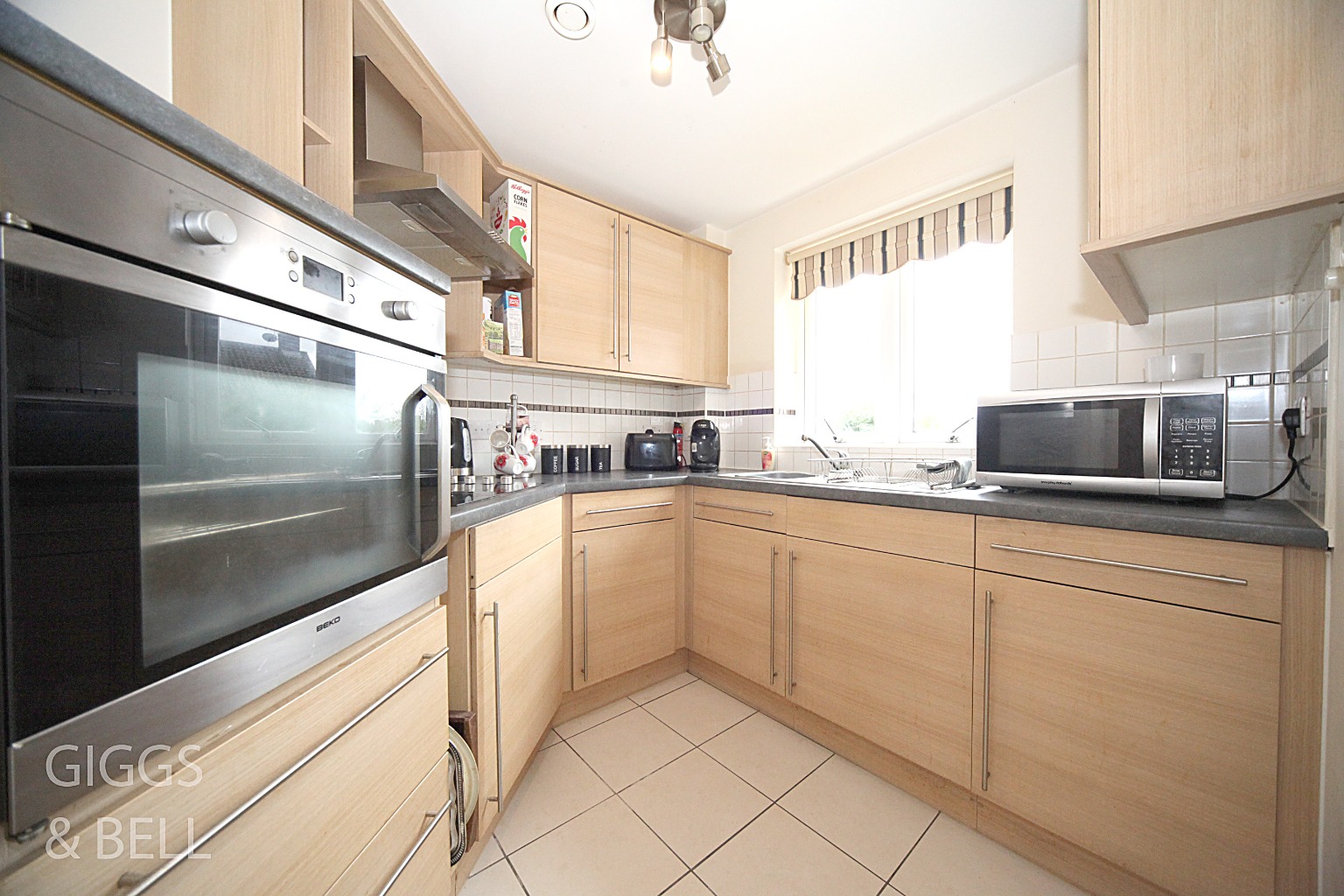 2 bed flat for sale in Cannon Lane, Luton  - Property Image 5