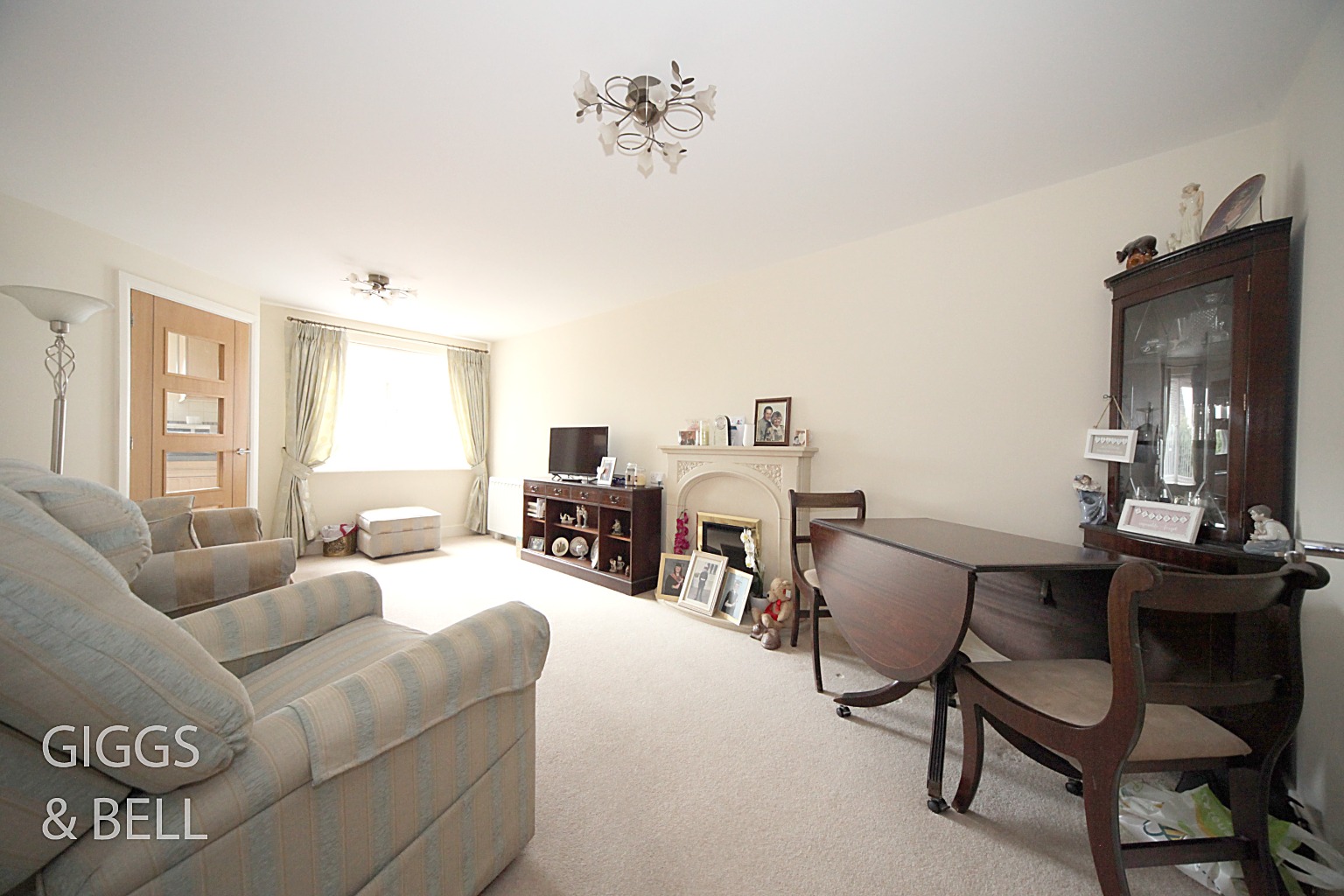 2 bed flat for sale in Cannon Lane, Luton 2