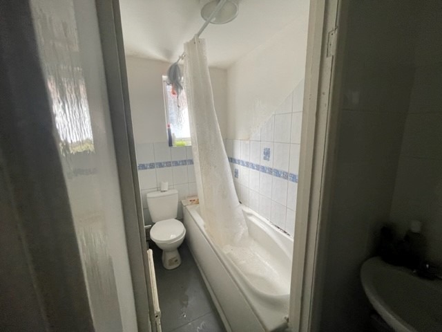 3 bed terraced house for sale in Hitchin Road, Luton 3