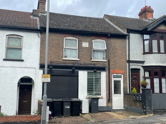 3 bed terraced house for sale in Hitchin Road, Luton  - Property Image 1