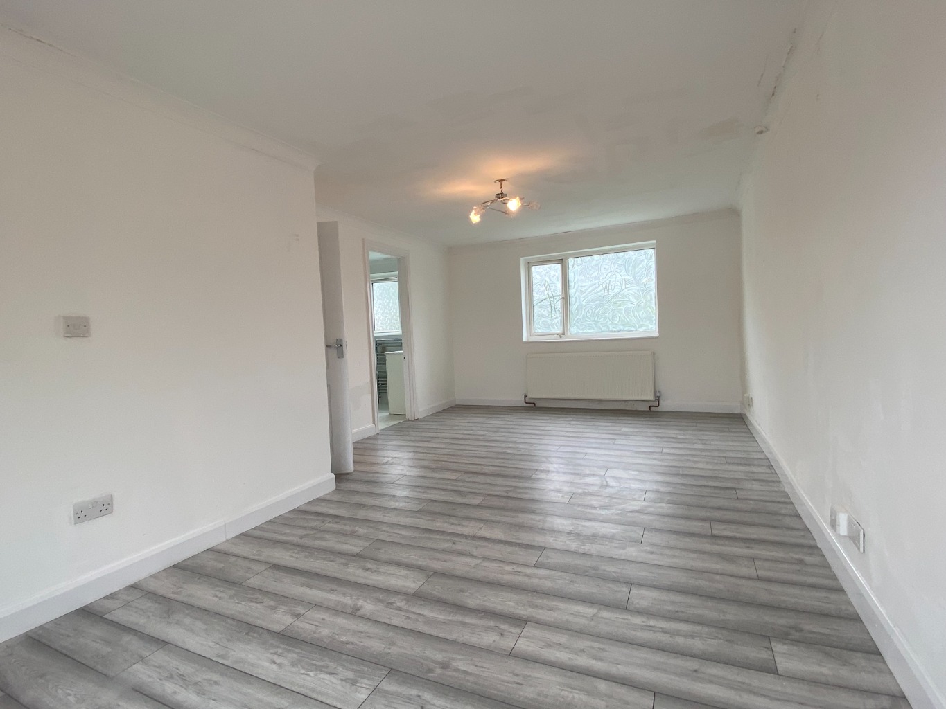 4 bed semi-detached house for sale in Sparrow Close, Luton  - Property Image 6