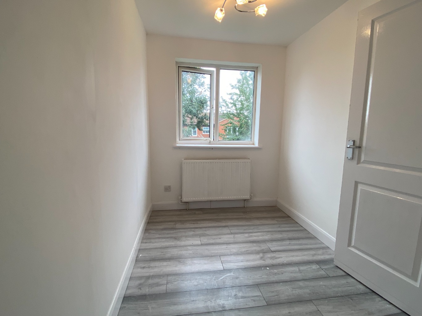 4 bed semi-detached house for sale in Sparrow Close, Luton  - Property Image 10