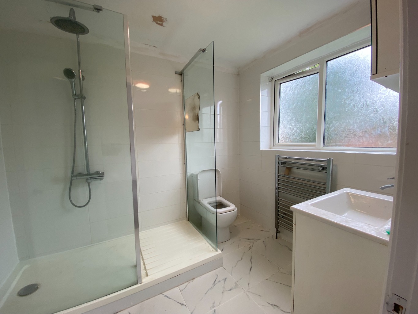 4 bed semi-detached house for sale in Sparrow Close, Luton  - Property Image 7