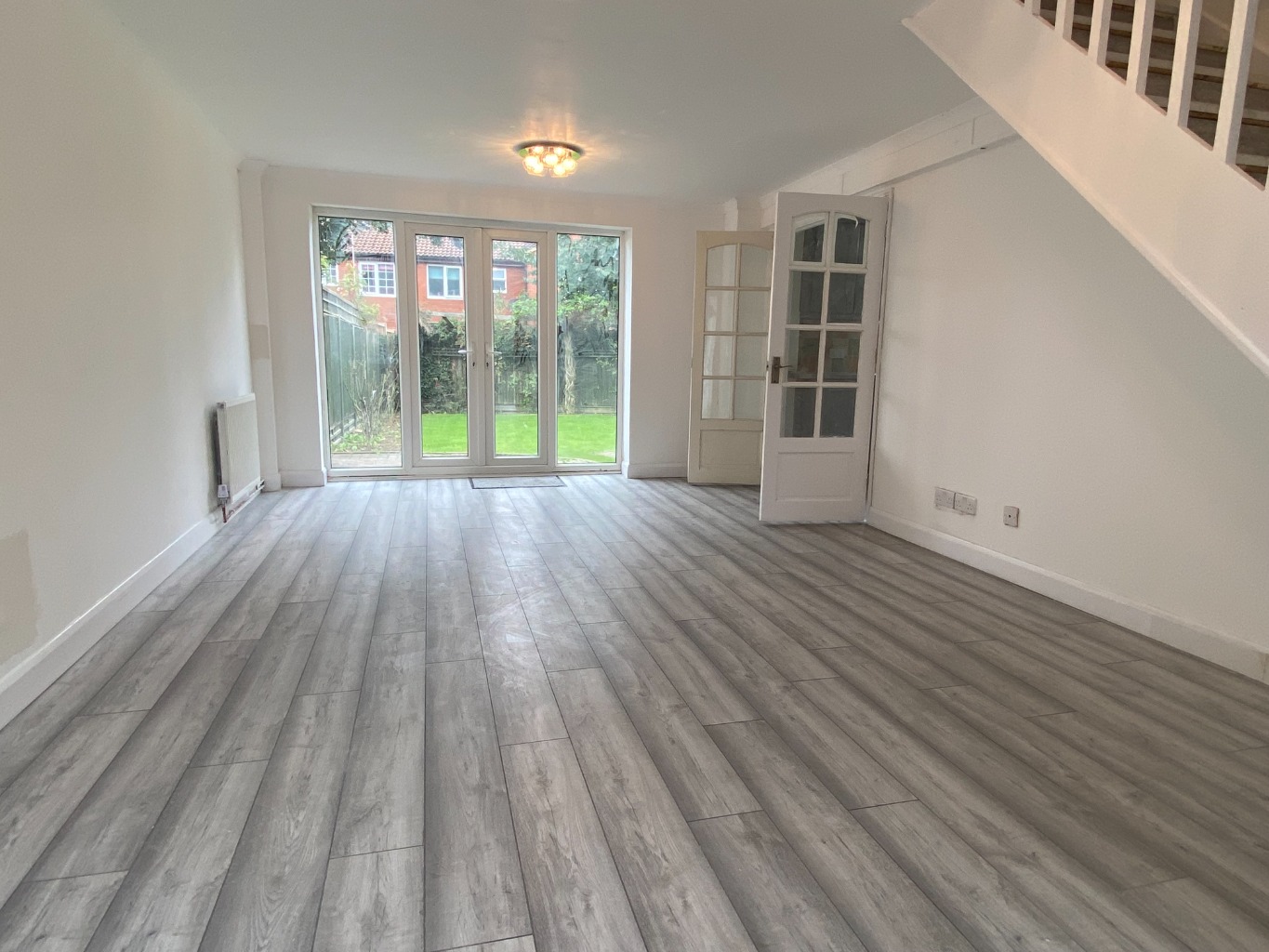 4 bed semi-detached house for sale in Sparrow Close, Luton  - Property Image 2