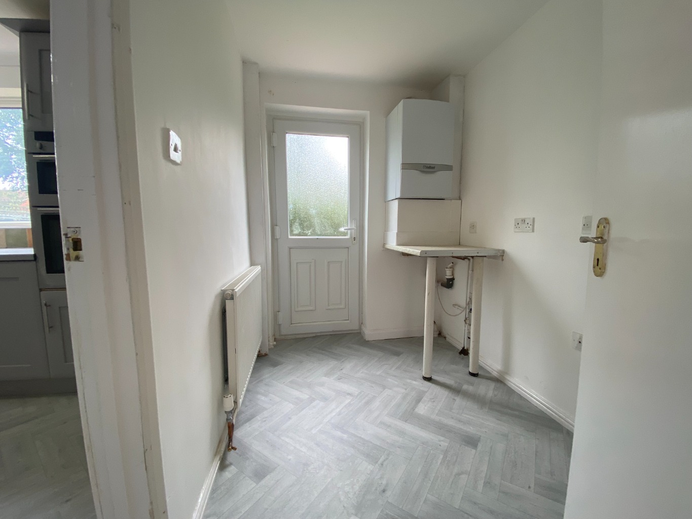 4 bed semi-detached house for sale in Sparrow Close, Luton  - Property Image 4