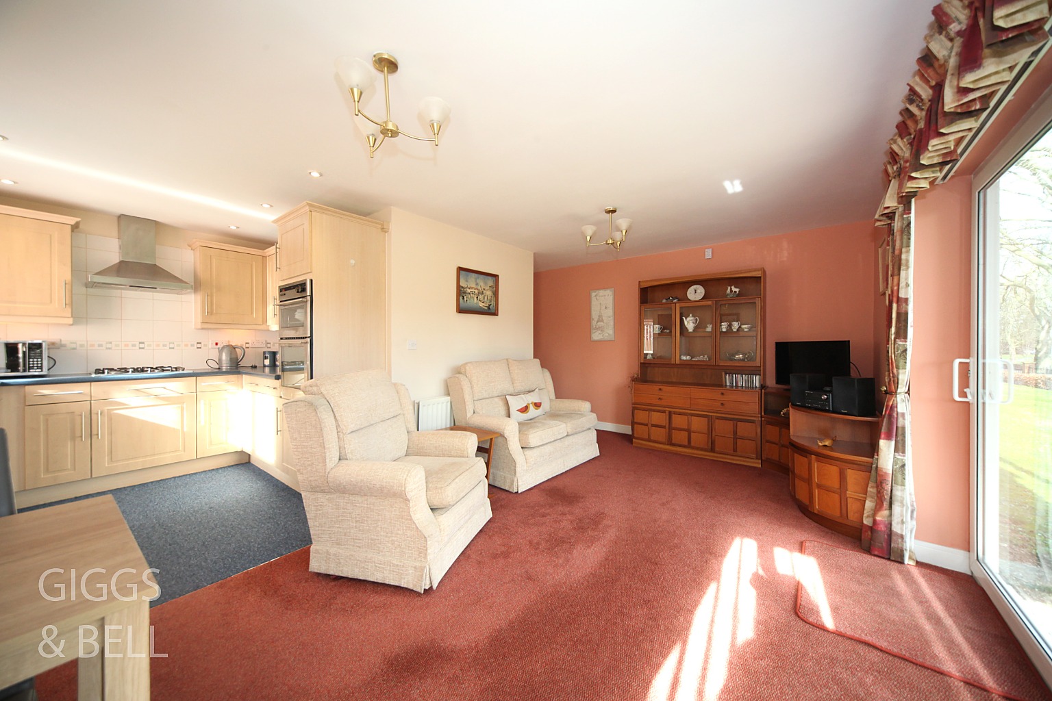 2 bed flat for sale in Primrose Close, Luton 3