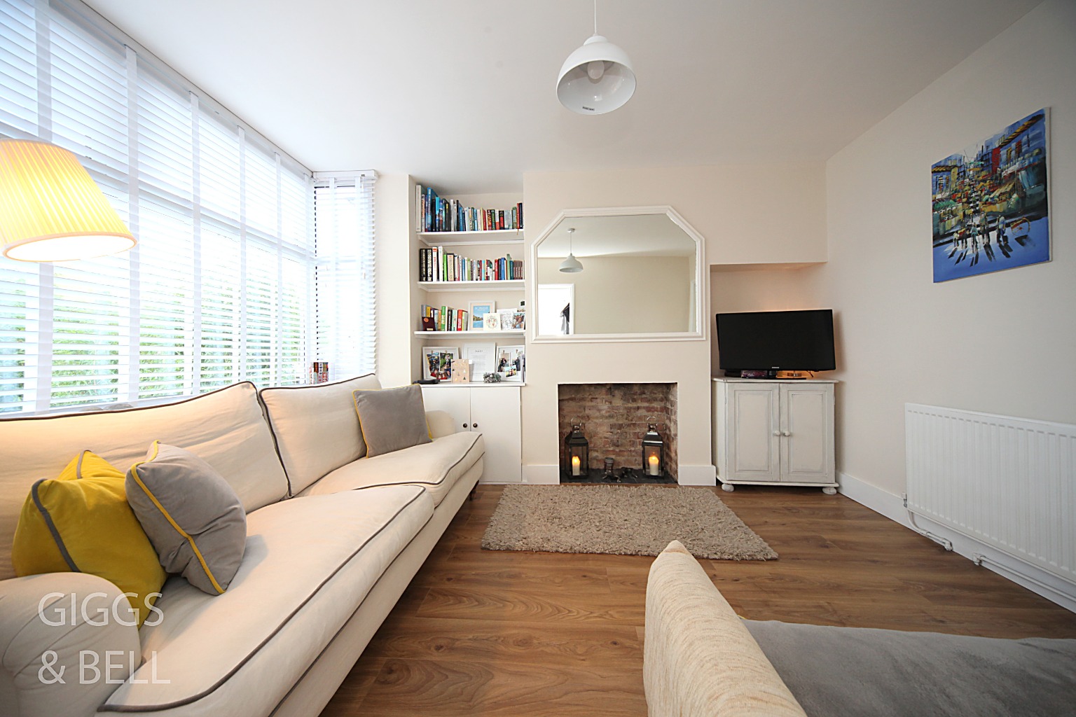 2 bed terraced house for sale in Putteridge Road, Luton 2