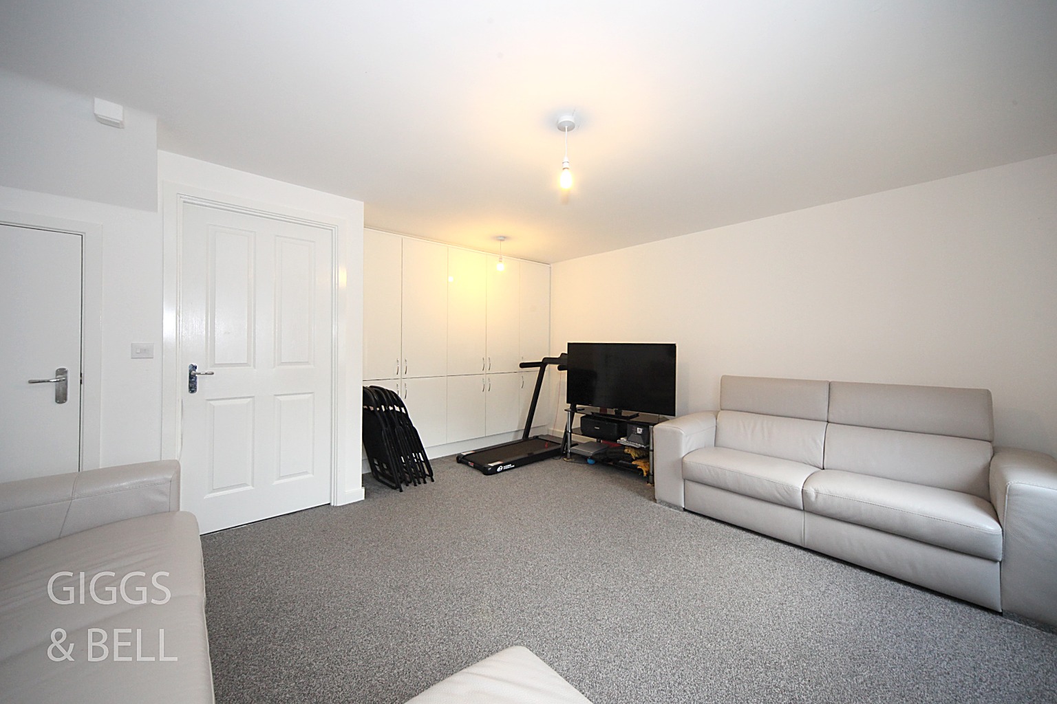 2 bed terraced house for sale in Bongrace Walk, Luton 2
