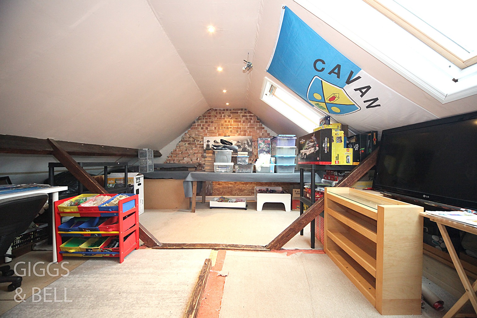 3 bed semi-detached house for sale in Colin Road, Luton  - Property Image 11