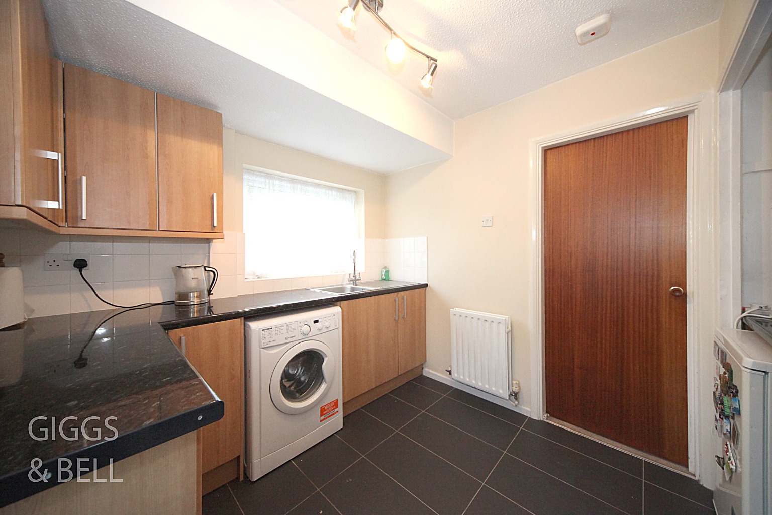 2 bed semi-detached bungalow for sale in Celandine Drive, Luton 3