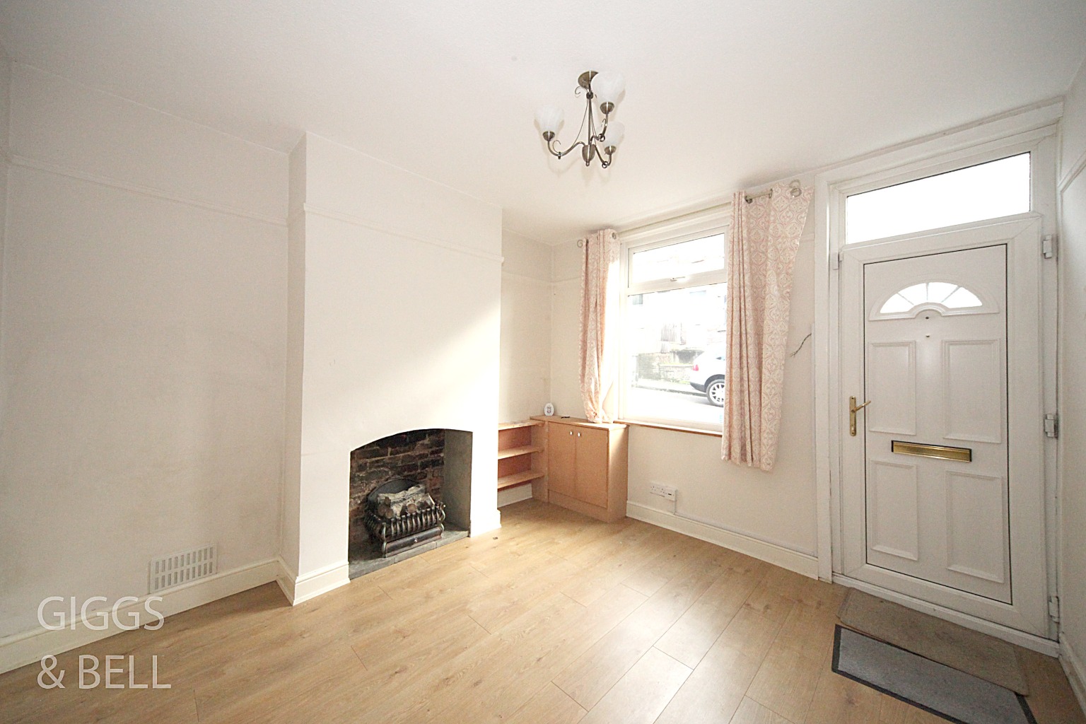 2 bed terraced house for sale in Hartley Road, Luton 3
