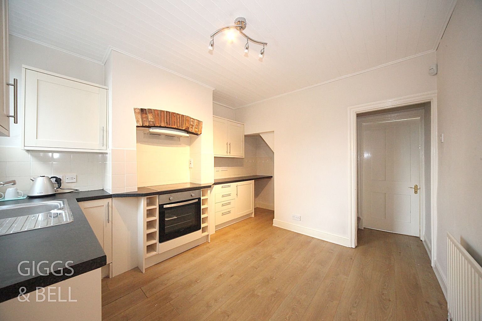 2 bed terraced house for sale in Hartley Road, Luton 2