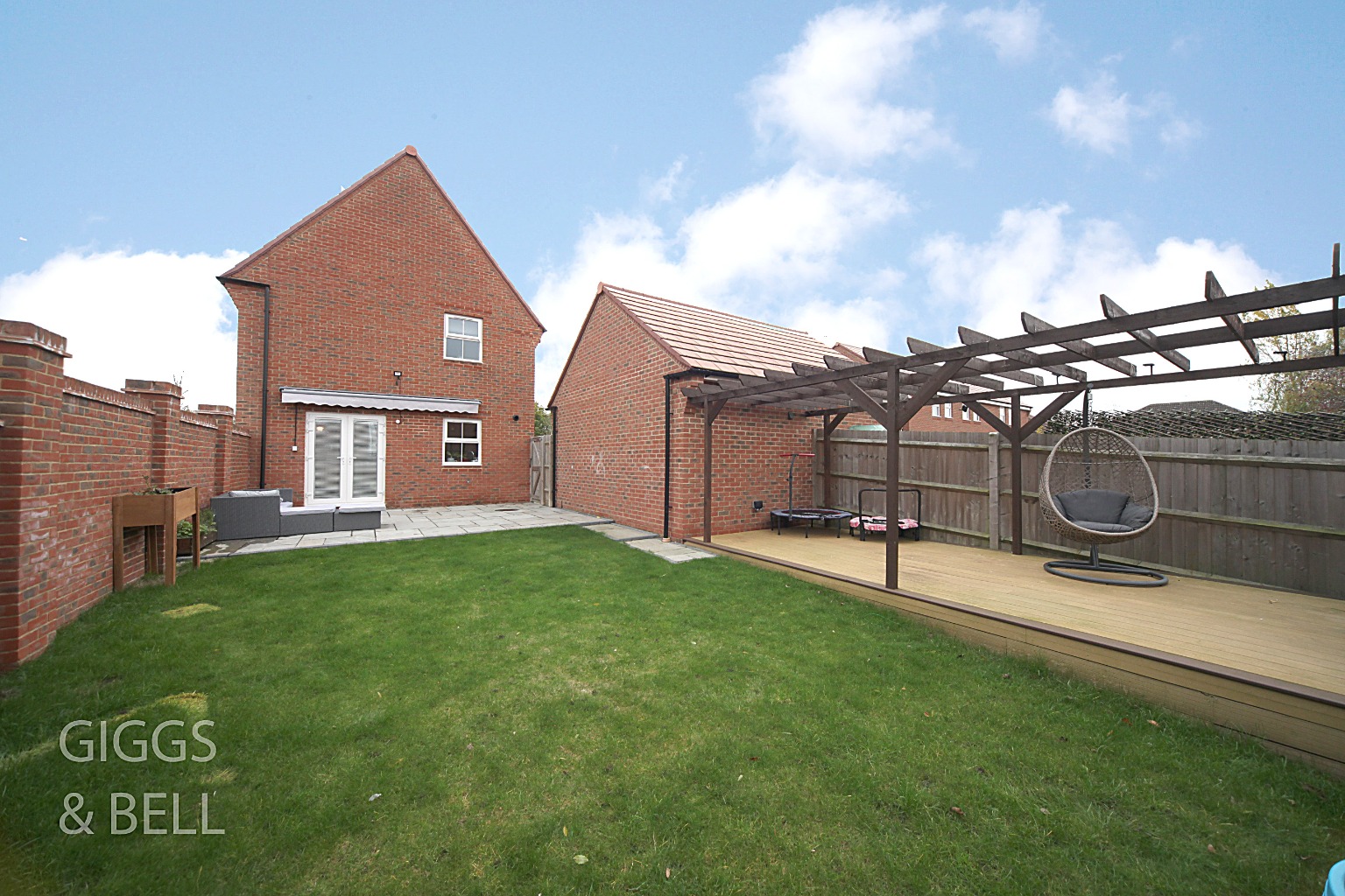 3 bed detached house for sale, Luton 15