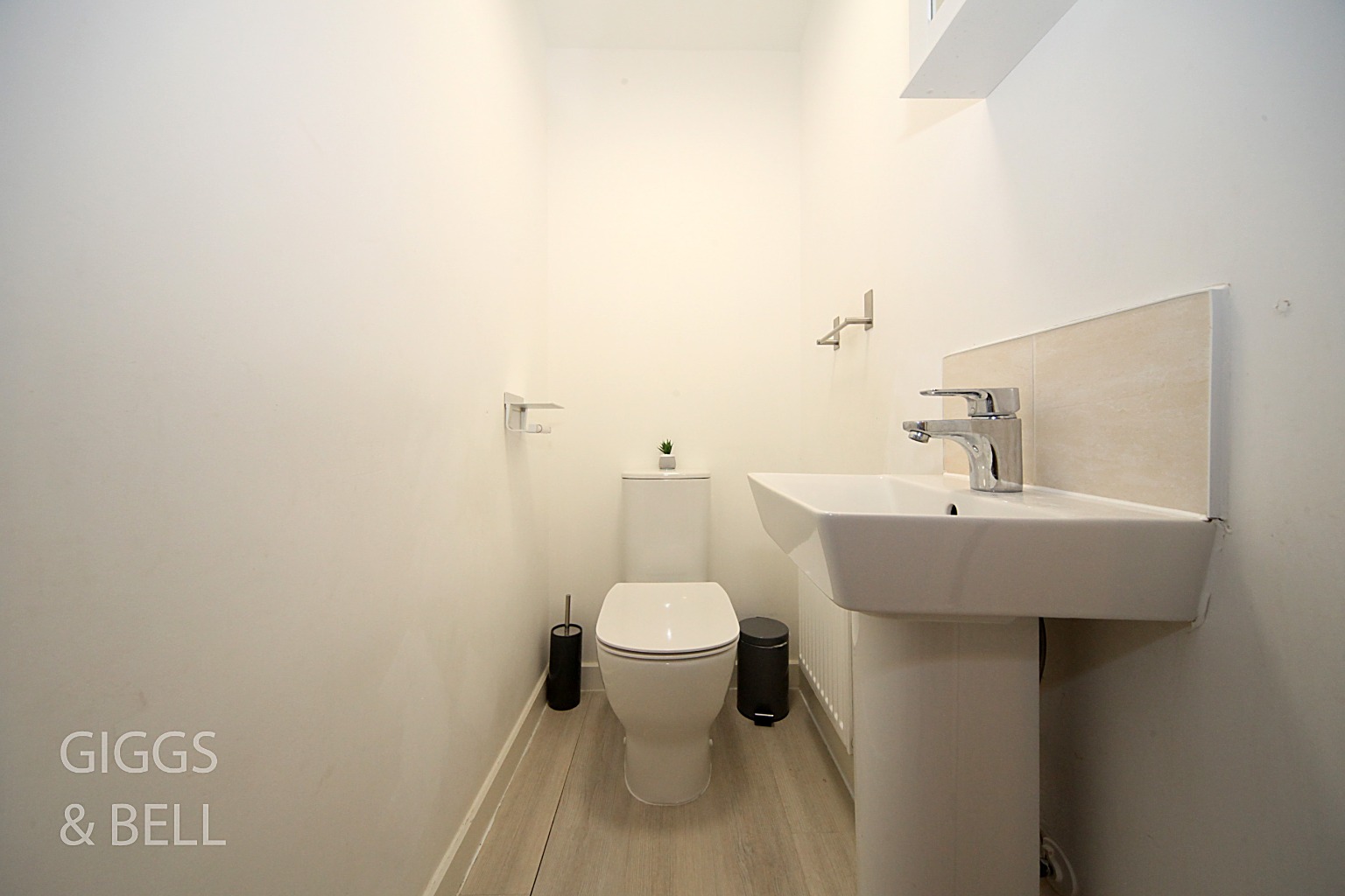 3 bed detached house for sale, Luton 6